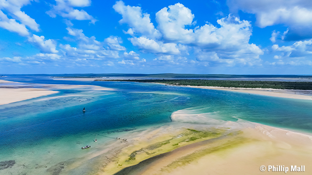 River deltas: paradises between land and sea